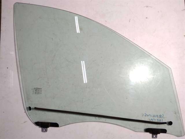 Стекло пассажирской двери 803000008R RENAULT