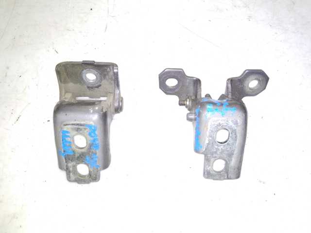 Петля передней двери правая 804010018R RENAULT
