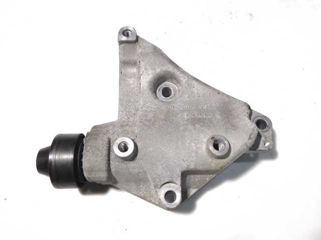 Кронштейн компрессора кондиционера 8200025937 RENAULT