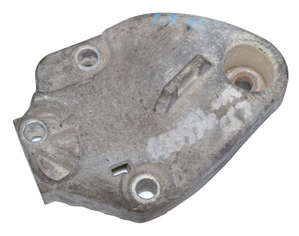 Кронштейн подушки (опоры) двигателя, правой 8200027175 RENAULT