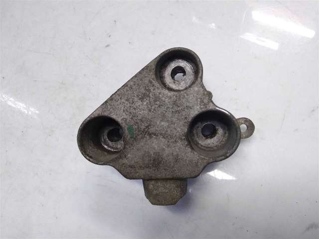 Кронштейн подушки (опоры) двигателя, правой 8200034225 RENAULT