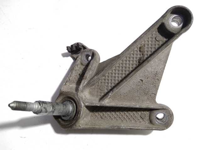 Крепление подушки коробки передач 8200043084 RENAULT