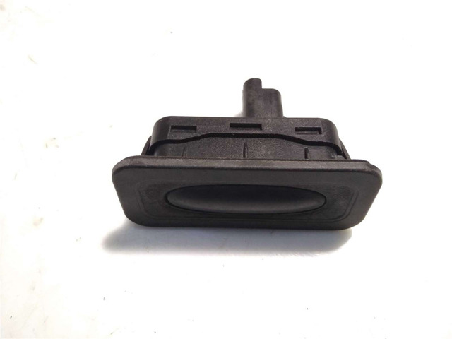 8200076256 RENAULT Кнопка привода замка багажника купить в Кривой Рог