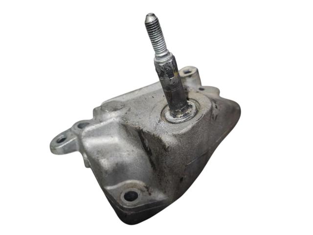 Кронштейн подушки (опоры) двигателя, левой 8200277203 RENAULT
