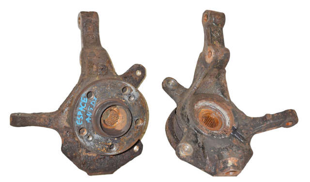 Кулак поворотный передний правый 8200322079 RENAULT