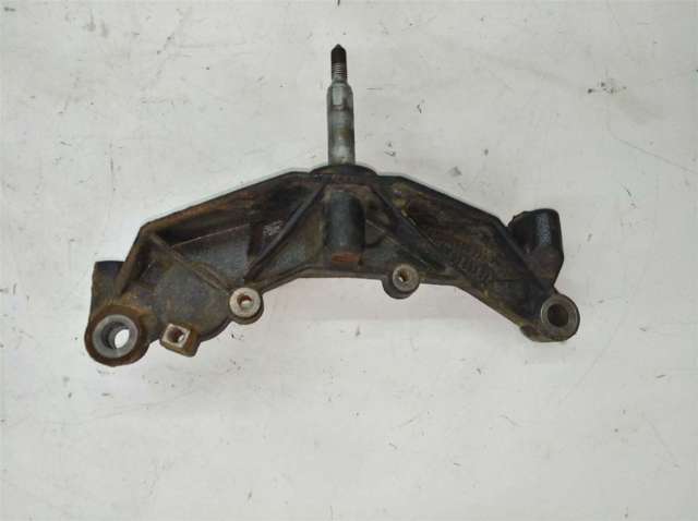 Кронштейн подушки КПП, левый 8200404278 RENAULT