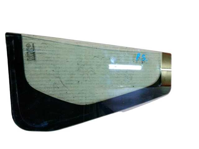 Стекло-форточка двери, задней, левой 822630749R RENAULT