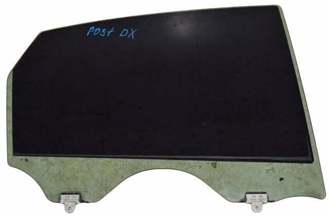 Стекло заднее правое 82300CG000 NISSAN
