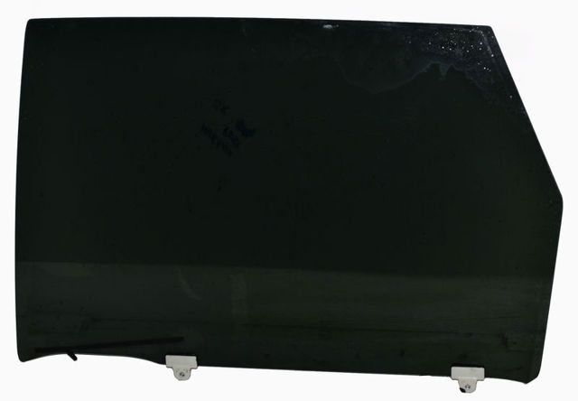Стекло задней двери, левой 823011AA0B NISSAN