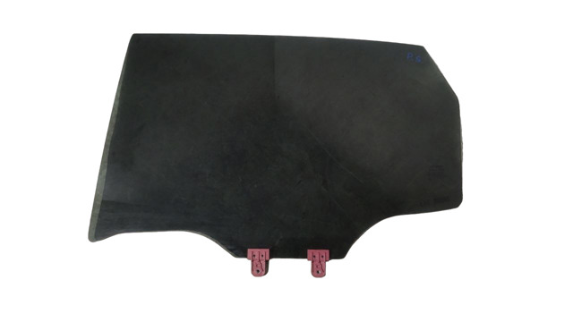 Стекло задней двери, левой 823016UA0B NISSAN