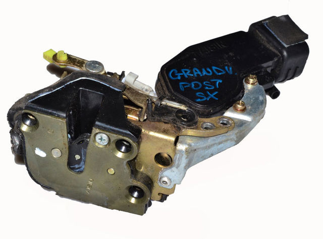 Замок двери задней левой 8230265D10 SUZUKI