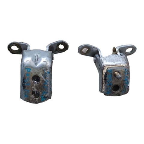 Петля задней двери, правой 824002F030 NISSAN