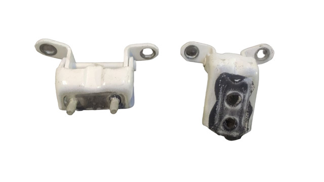 Петля передней двери, правой 824204EA0A NISSAN