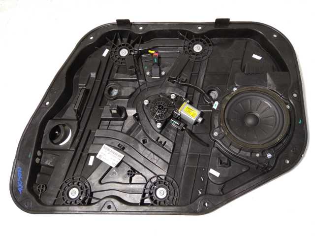 Мотор стеклоподъемника двери передней, правой 82460D7000 HYUNDAI