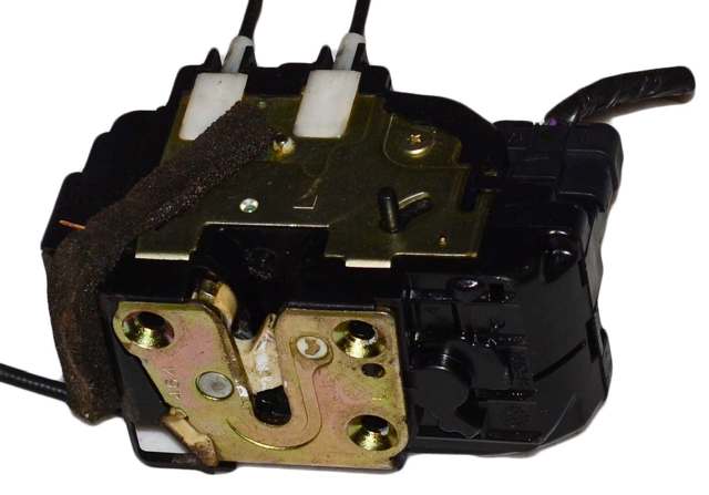 Замок задней левой двери 82501CA01A NISSAN