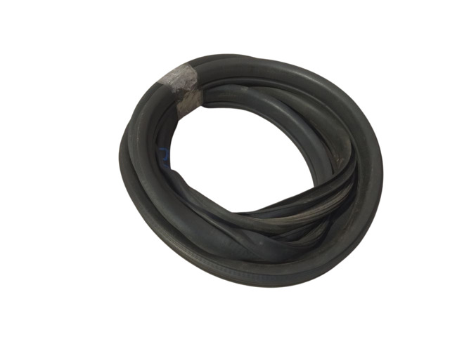 Уплотнитель задней двери 82831EB320 NISSAN