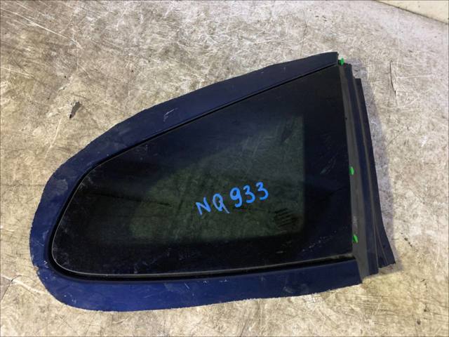 Стекло багажного отсека, правое 83312EY10A NISSAN