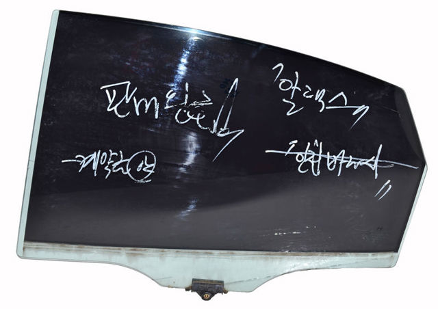 Стекло задней двери, левой 834112H010 HYUNDAI