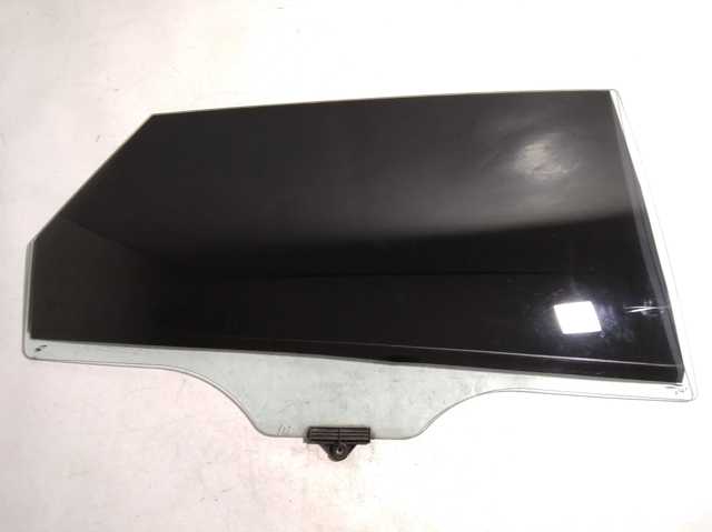 Стекло задней двери, правой 834213Z000 HYUNDAI