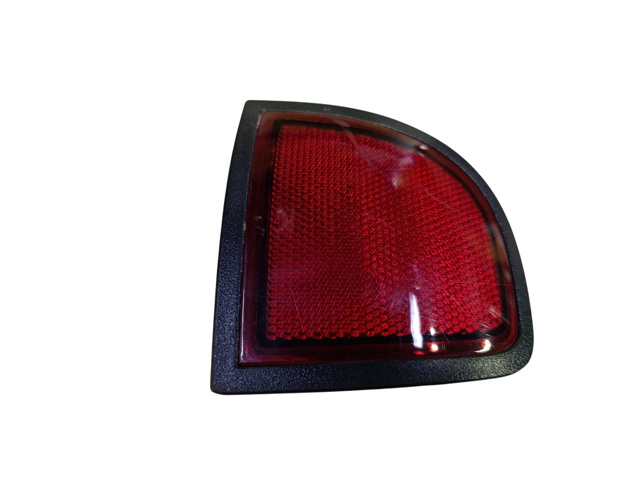 Левый отражатель заднего бампера 8355A015 MITSUBISHI