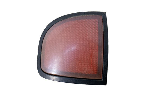 Правый катафот бампера 8355A016 MITSUBISHI