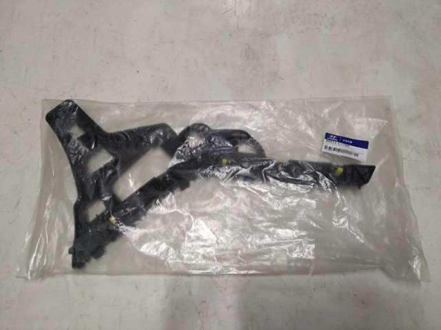 Левое крепление заднего бампера 86613C1700 HYUNDAI