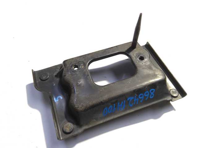 Кронштейн усилителя заднего бампера 866421H100 HYUNDAI