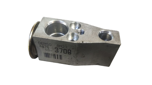 Клапан расширительный 8851512100 TOYOTA