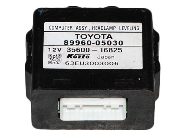 Блок управління освітленням toyota avensis 03-10 8996005030