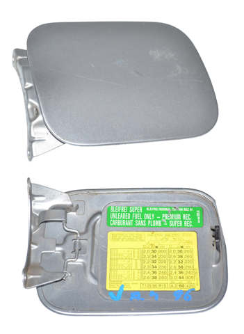 Лючок б/бака 8D5809905B VAG