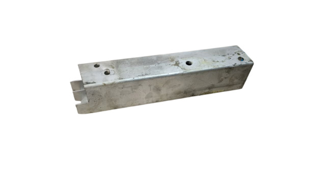 Кронштейн усилителя заднего бампера 8R0807331B VAG