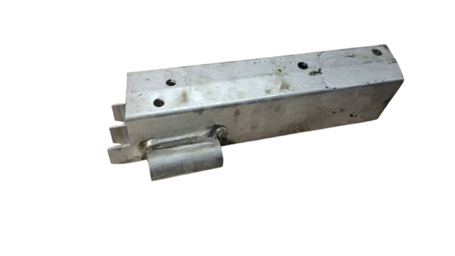 Кронштейн усилителя заднего бампера 8R0807332B VAG