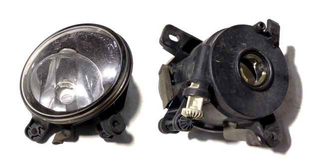 Противотуманка правая 8T0941700A VAG