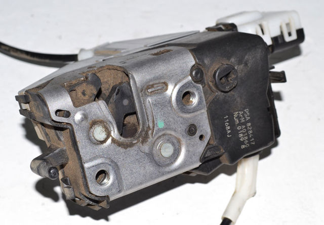 Замок двери боковой (сдвижной) внутренний 9137N4 PEUGEOT