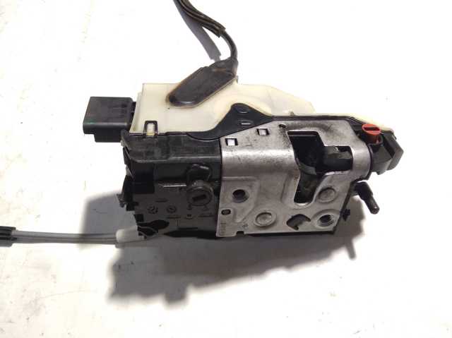 Замок задней правой двери  9138AH PEUGEOT