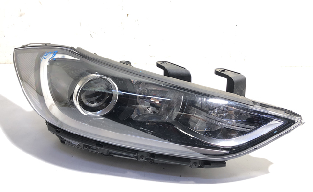 Правая блок фара 92102F2000 HYUNDAI