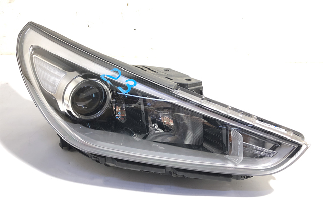 Правая блок фара 92102G4020 HYUNDAI