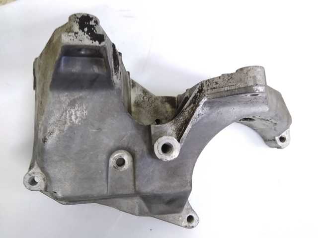 Кронштейн компрессора кондиционера 96184912 GM