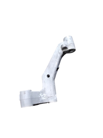 Кронштейн передней балки 9816801980 PEUGEOT