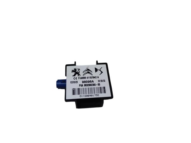 Антенна GPS 9832982380 OPEL