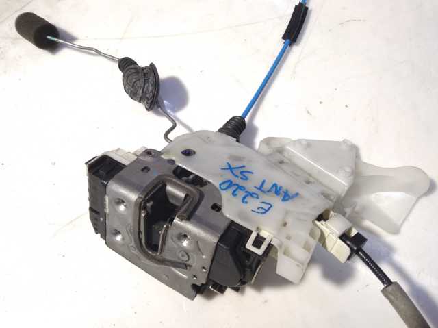 Замок двери водителя A0997200135 MERCEDES
