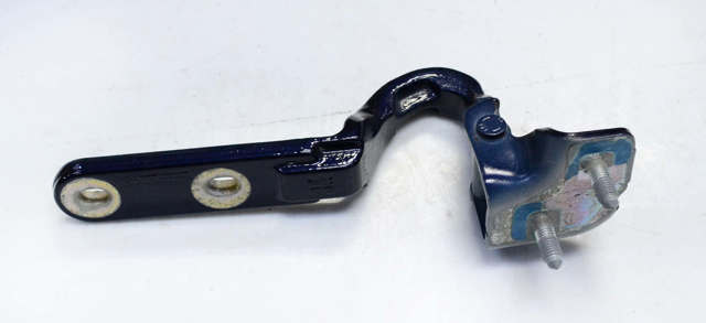 Петля багажника A1667400237 MERCEDES