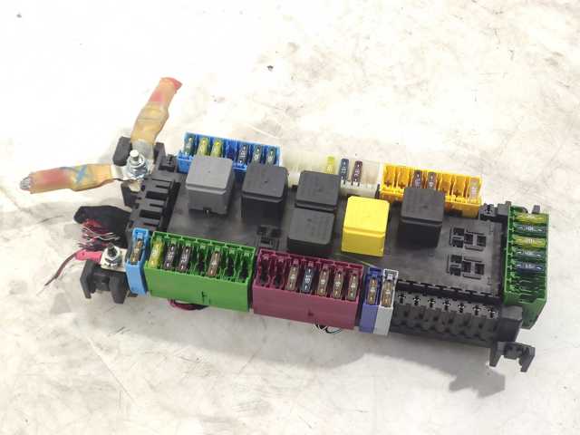 Панель предохранителей A1669063901 MERCEDES