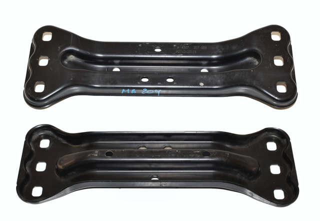 Крепление кпп A2042420501 MERCEDES