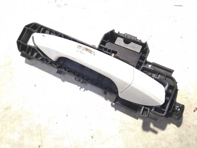 Держатель наружной ручки двери, правых дверей A2047601634 MERCEDES