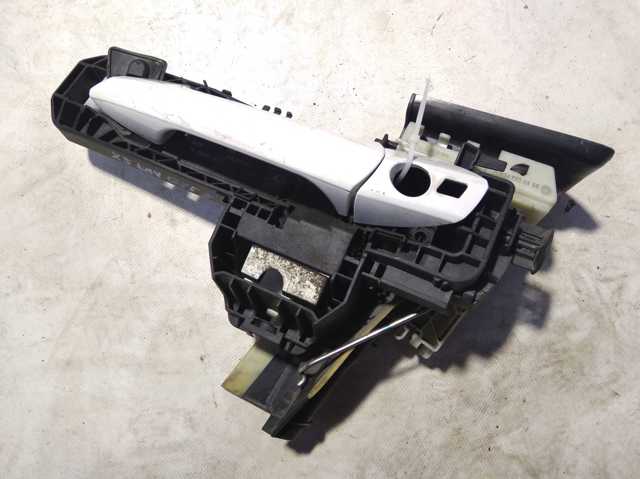 Держатель наружной ручки двери, задней левой A2047602134 MERCEDES