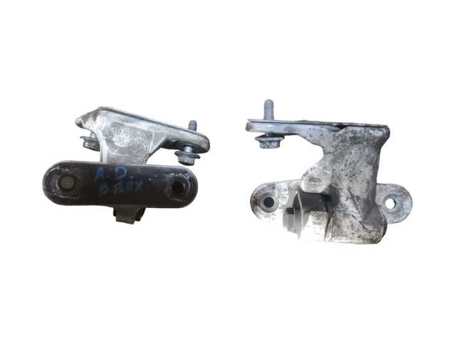 Петля двери передней правой A2467200437 MERCEDES