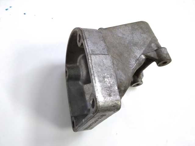 Кронштейн подушки (опоры) двигателя, левой A6112230704 MERCEDES