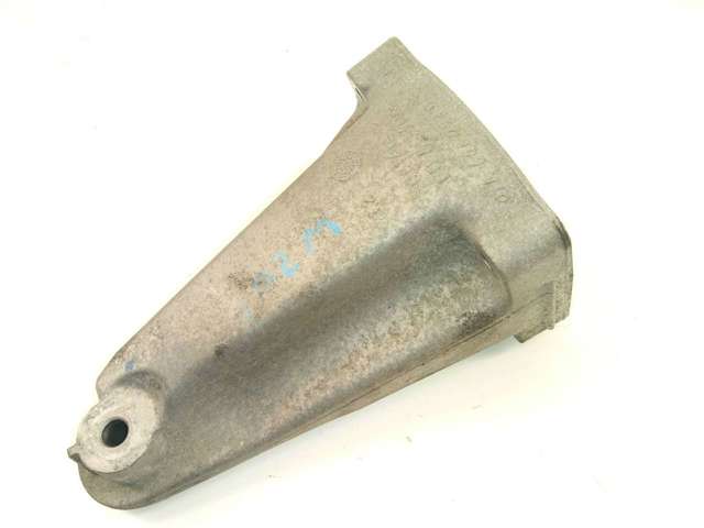 Кронштейн подушки (опоры) двигателя, правой A6462230704 MERCEDES