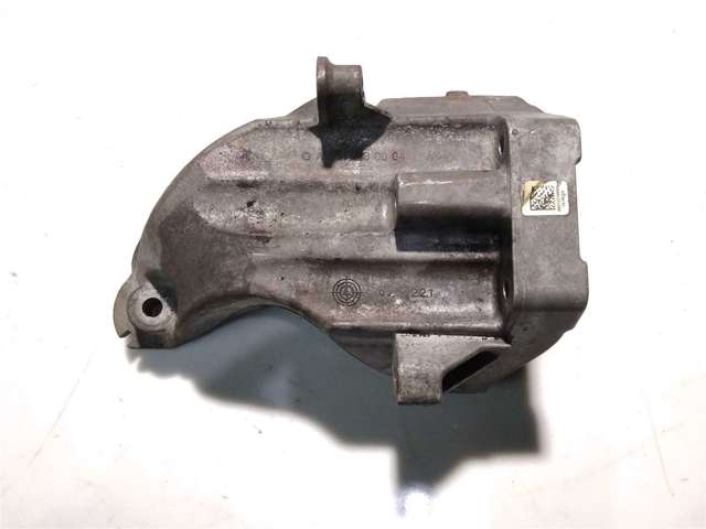 Кронштейн подушки (опоры) двигателя, левой A6512230004 MERCEDES